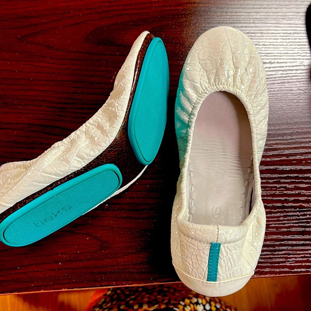 White tieks, barely worn